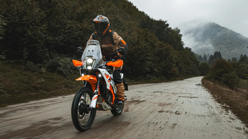 KTM 390 Adventure 2027: Tempomat bei der R, TFT bei der X und schwarze 790 Adventure – was ändert sich wirklich?
