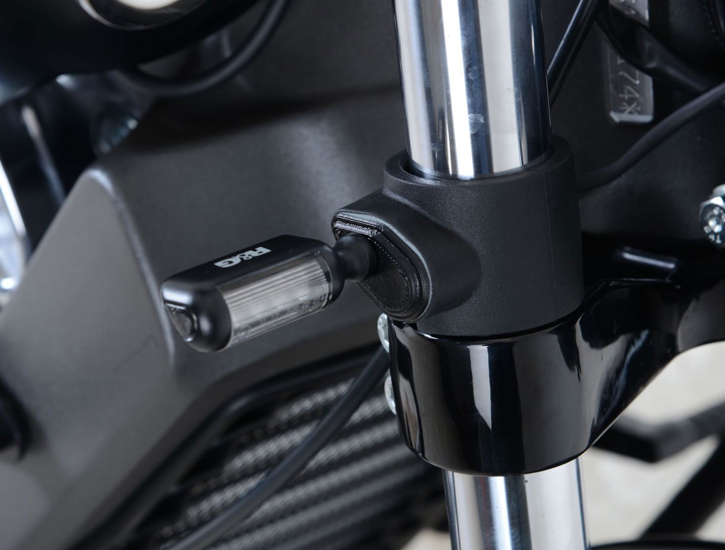 Adattatori Per Minifrecce Anteriori Per Indian Scout 15 Scout Bobber Scout Sixty Minifrecce Non Incluse 18307 Rg FAP0014BK - Endurrad