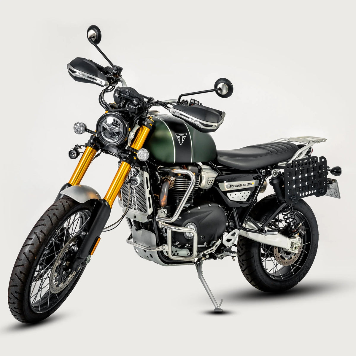 Triumph Scrambler 1200XE con telaio e piastra LOBOO installati, senza borsa