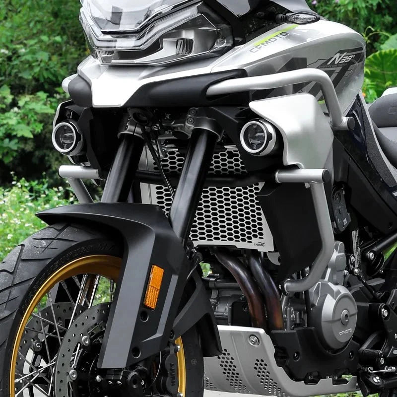 Protezione radiatore LOBOO per CFMOTO 800MT – dettaglio 1