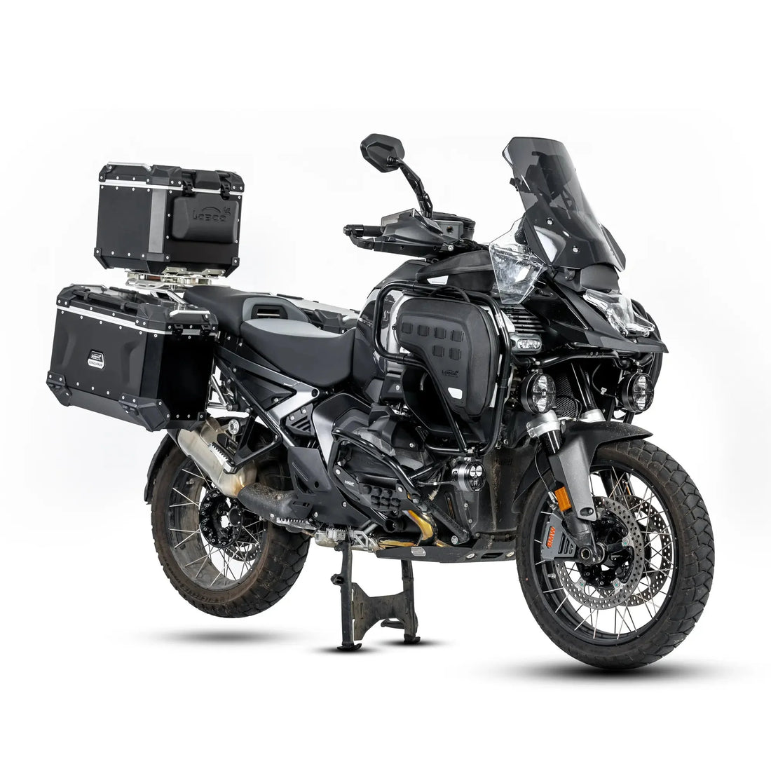 BMW R 1300 GS Adventure vista da dietro con borse paramotore, valigie laterali e bauletto