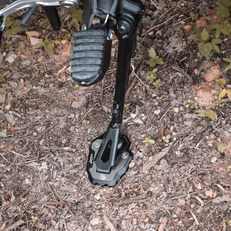 Piastra cavalletto LOBOO CJC321 installata sul cavalletto della Honda CRF1100L Africa Twin
