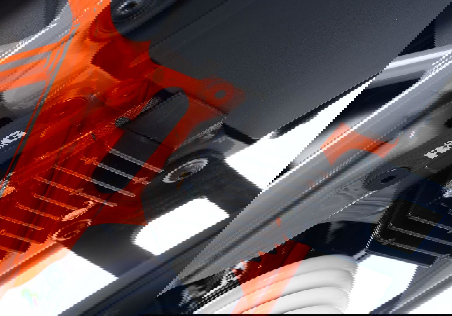 Placchette Copri Fori Poggiapiedi Posteriori Lato Sx Ktm 125 Duke Rg BLP0070BK Rg BLP0070BK - Endurrad