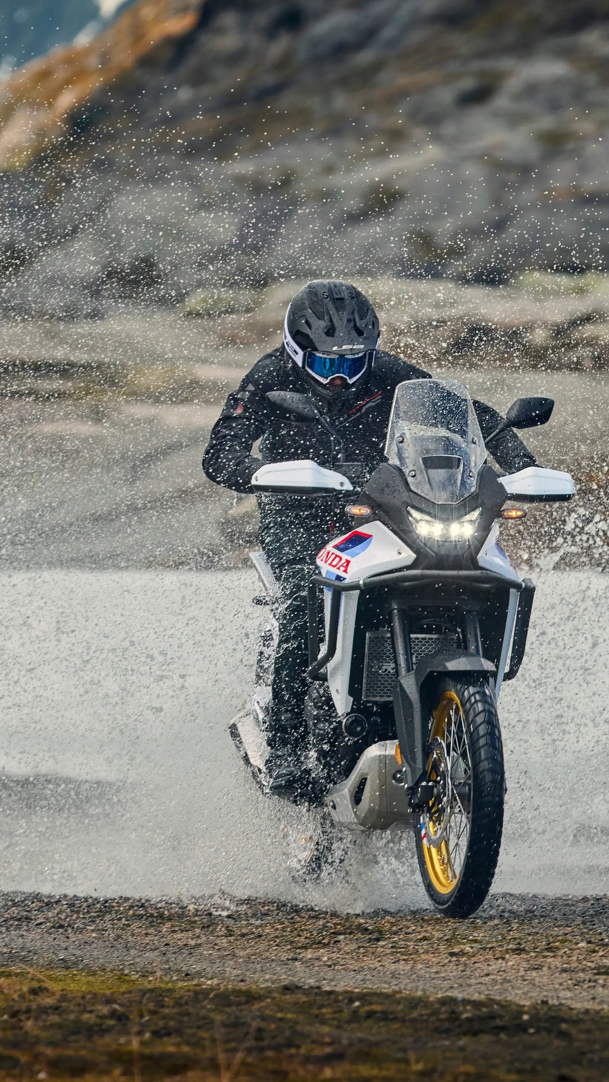 Honda XL750 Transalp 2026 in azione