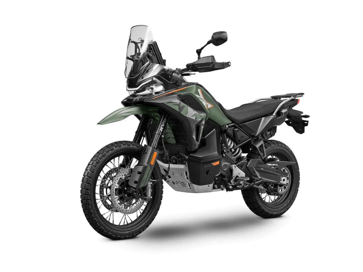CFMOTO 1000MT-X verde, adventure con cupolino alto e paramotore