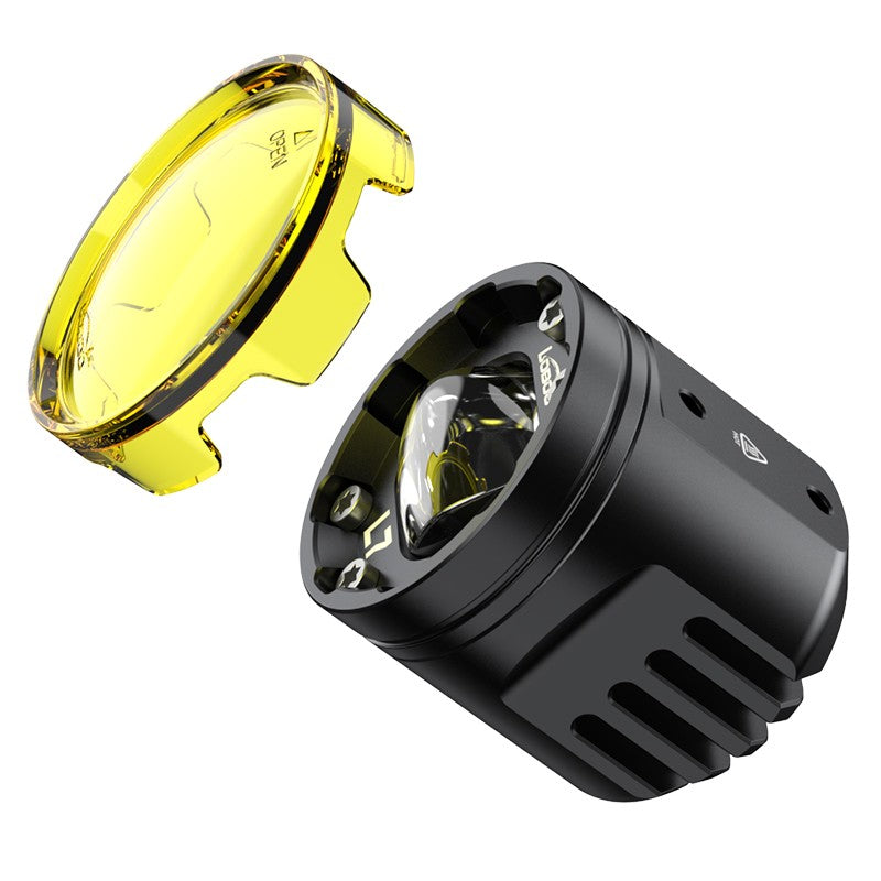 Il copri-lente giallo si smonta: bianco o giallo, entrambi omologati