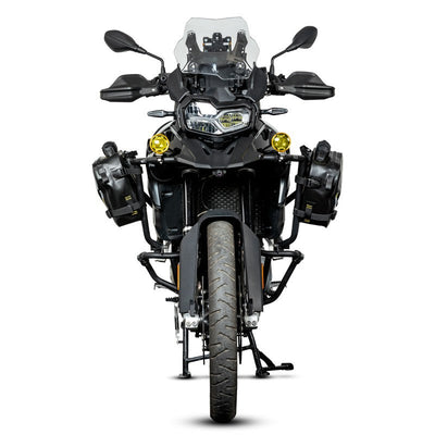 Moto adventure con fari ausiliari L7S, vista frontale