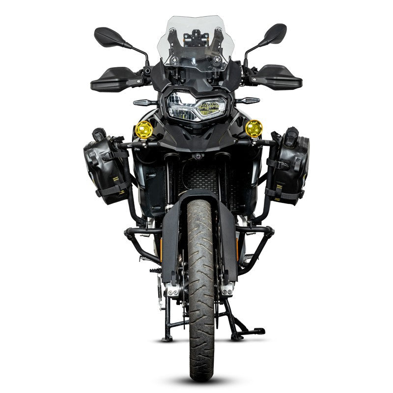 Moto adventure con fari ausiliari L7S, vista frontale
