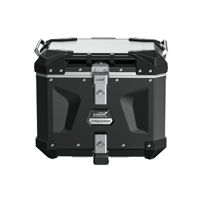 Bauletto CONQUEROR C40T da 40 litri in alluminio nero, vista di tre quarti