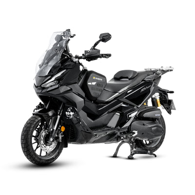 Scooter Honda ADV 350 visto di lato con la borsa tunnel installata