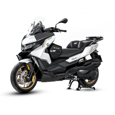Scooter BMW C 400 GT visto di lato con la borsa tunnel installata