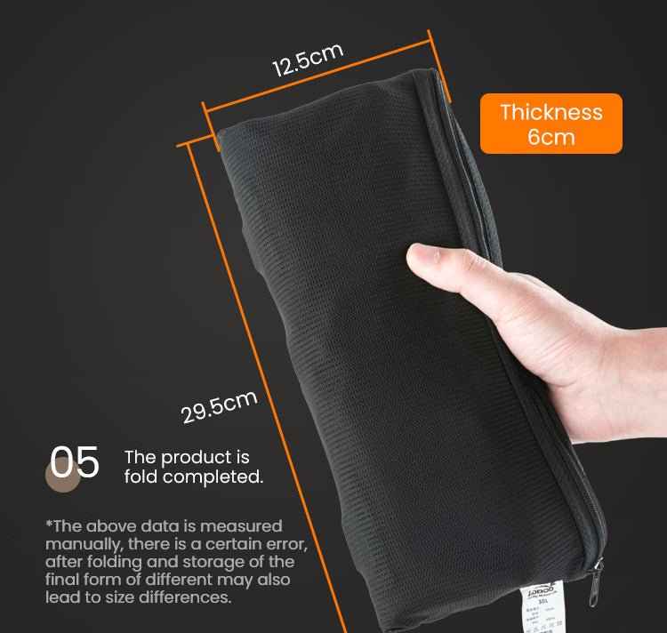 Zusammengefaltet passt sie in eine Hand: 29,5 × 12,5 × 6 cm