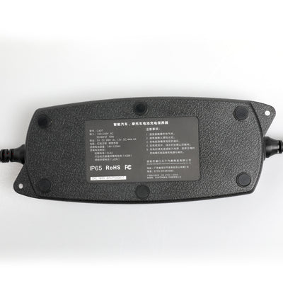 Display LCD e tasti per tipo di batteria e corrente di carica