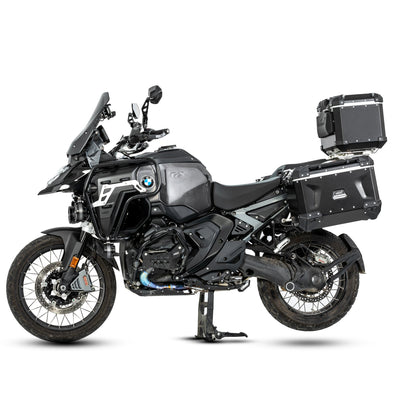 BMW R 1300 GS Adventure con cover radiatore in carbonio, valigie laterali e bauletto