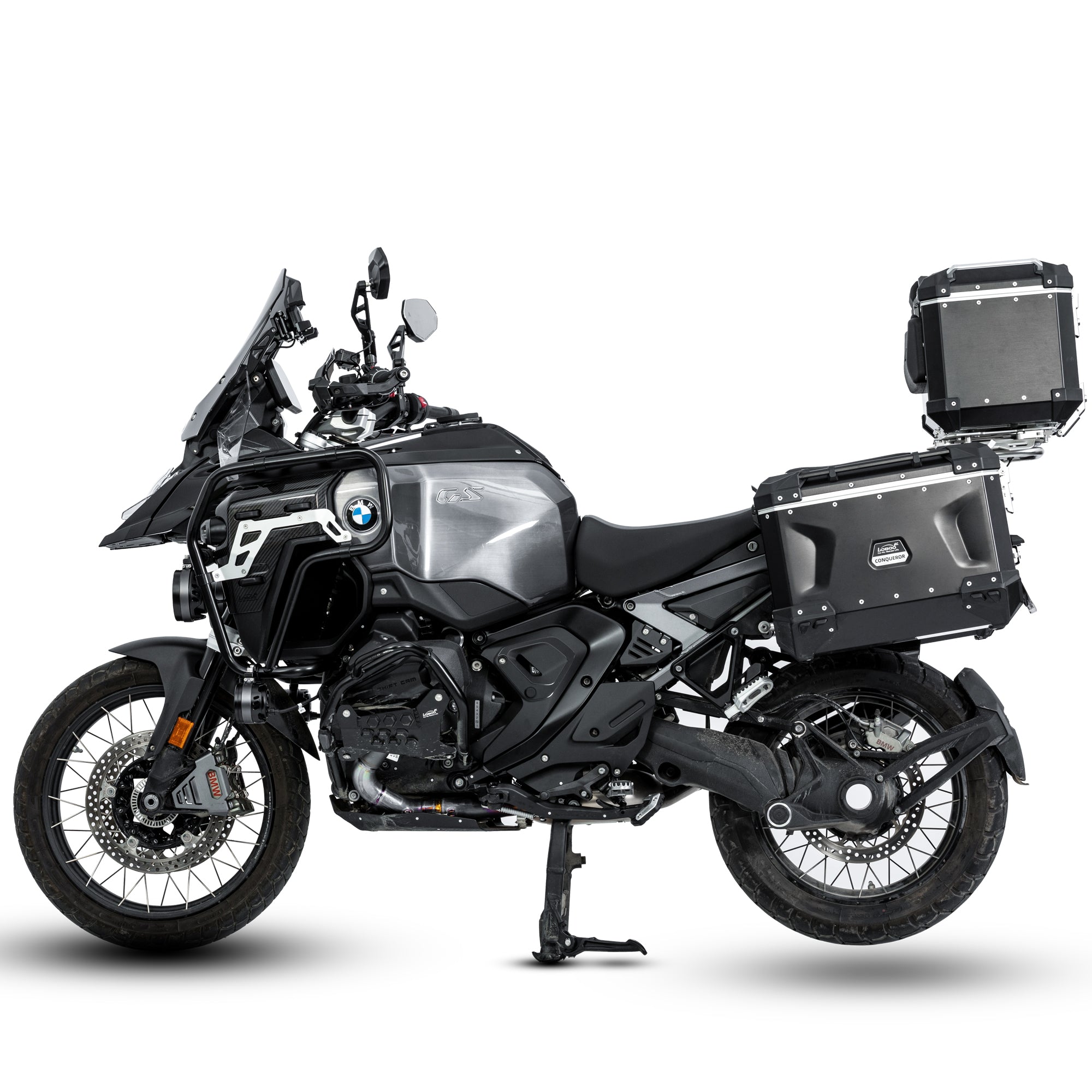 BMW R 1300 GS Adventure allestita per il viaggio con la cover in carbonio montata