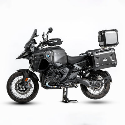 BMW R 1300 GS Adventure con cover in carbonio e bagaglio completo, vista laterale sinistra