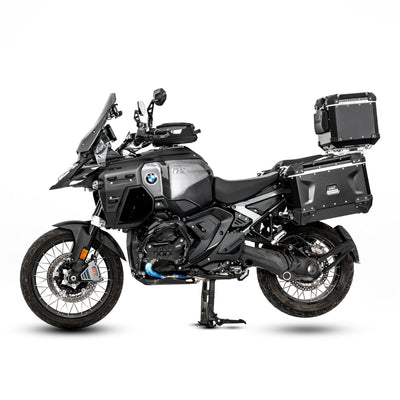 BMW R 1300 GS Adventure con cover in carbonio, vista laterale destra