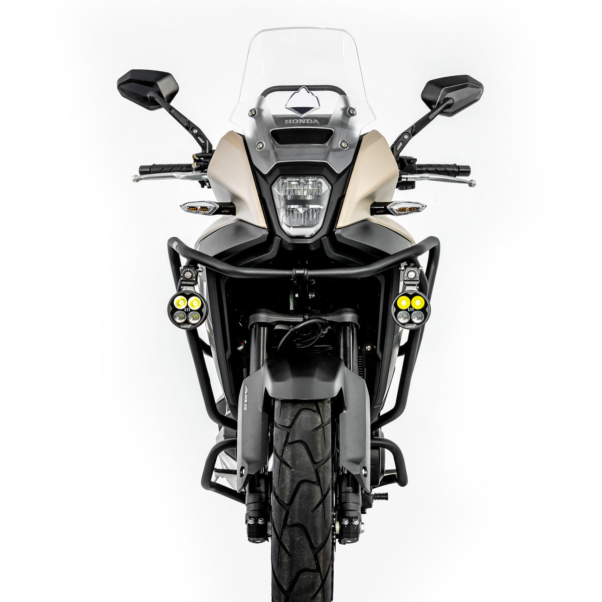 Miss, wie weit die Lenker die Breite des Motorrads vergrößern.