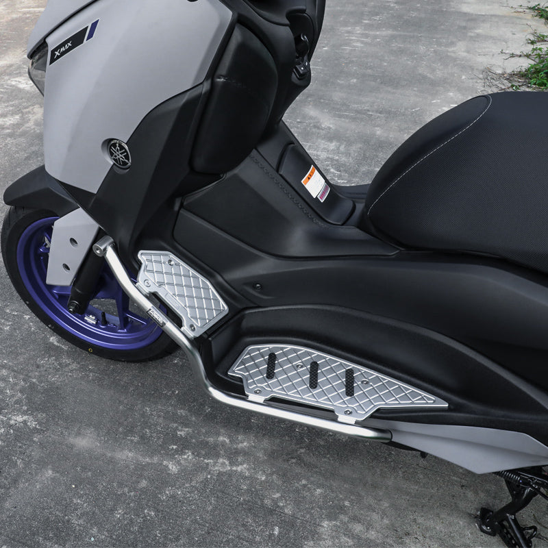 Pedane in alluminio CNC con inserti antiscivolo del crash bar LOBOO CHG862, finitura argento