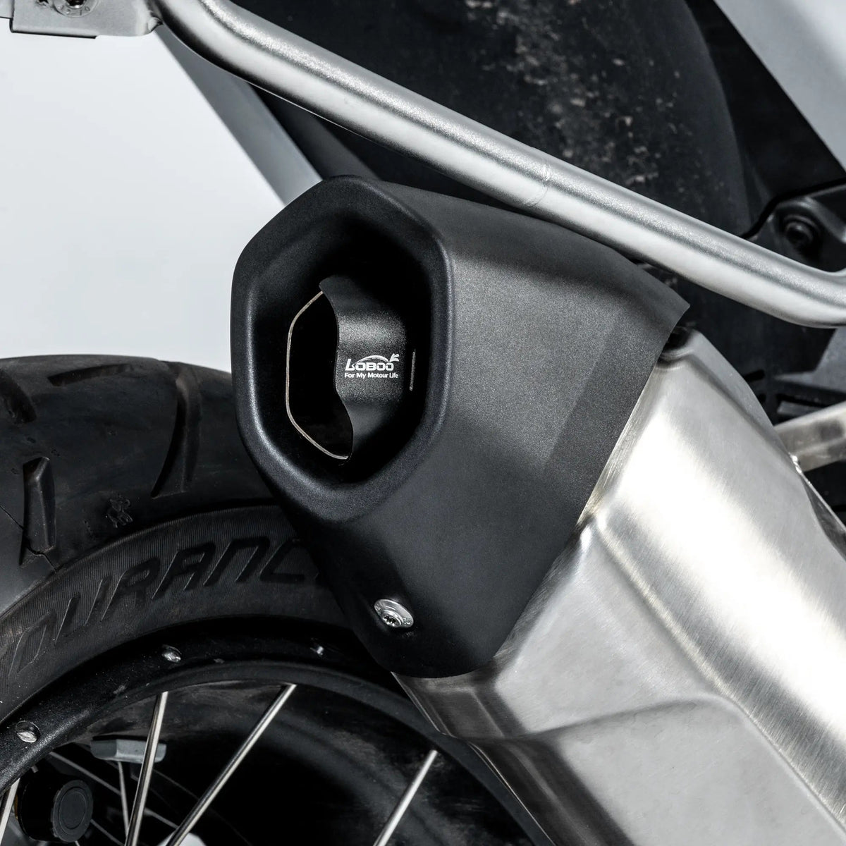 Deflettore montato sul terminale della BMW R 1300 GS, vista posteriore