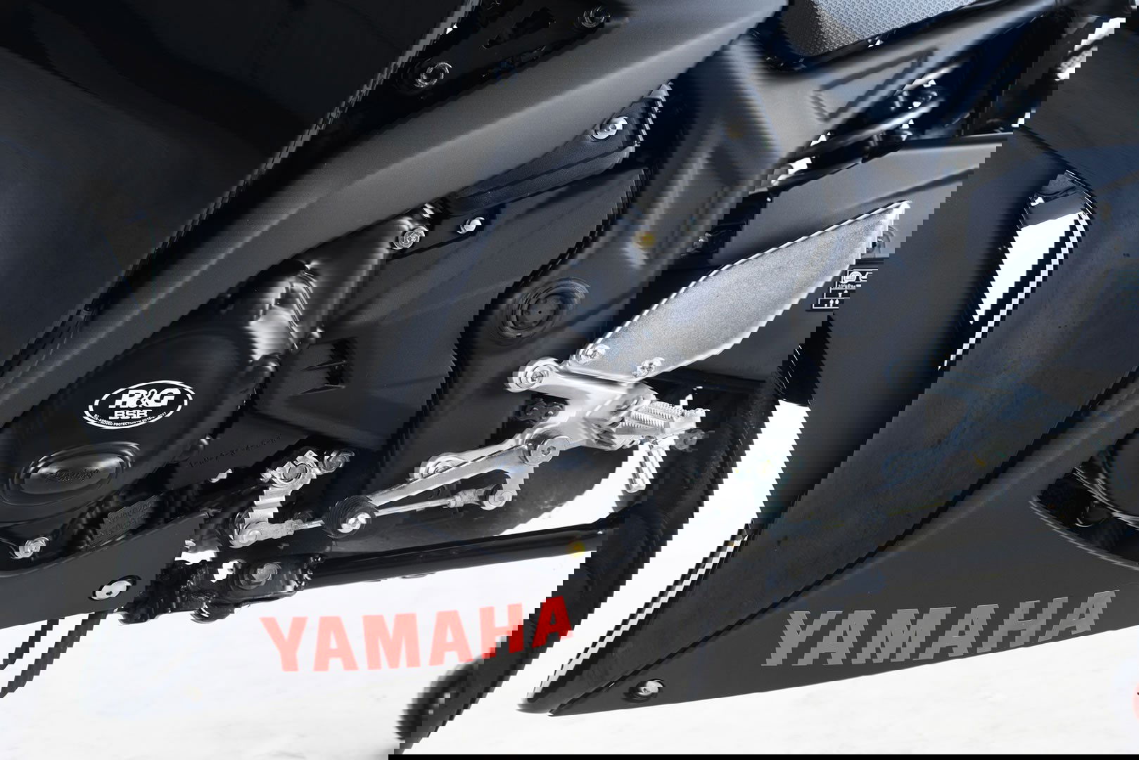 Kit 2 Pezzi ECC0184BK ECC0185BK Prot Motore Yamaha Yzf R25 R3 Mt 25 Mt 03 Vers Racing 15507 Rg KEC0078R - Endurrad