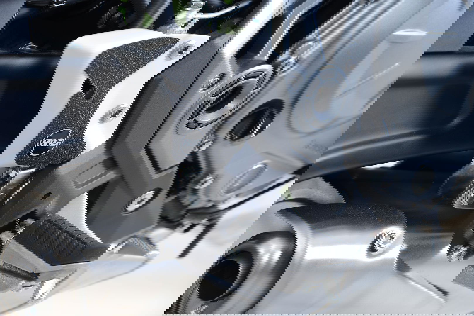 Kit 2PZ Adesivi Anti Scivolo Paratacco Kawasaki Z650 Nero R G 18045 Rg EZBG407BL - Endurrad