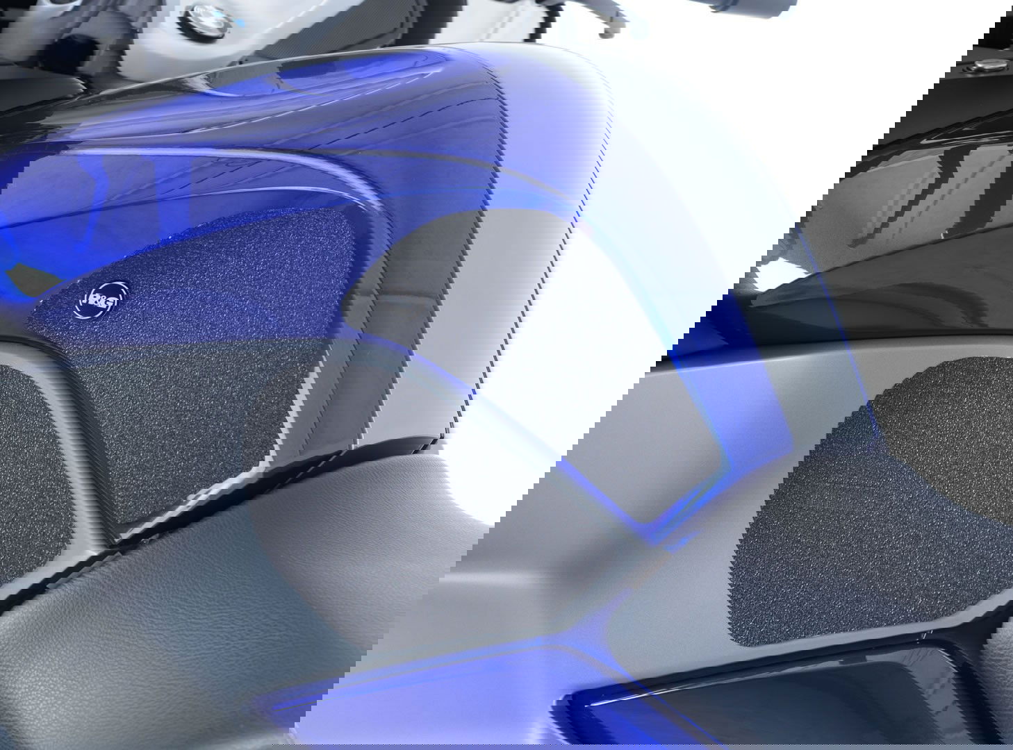 Kit 4pz.adesivi anti-scivolo serbatoio BMW R1250RT '19- / R1200RT '14- nero