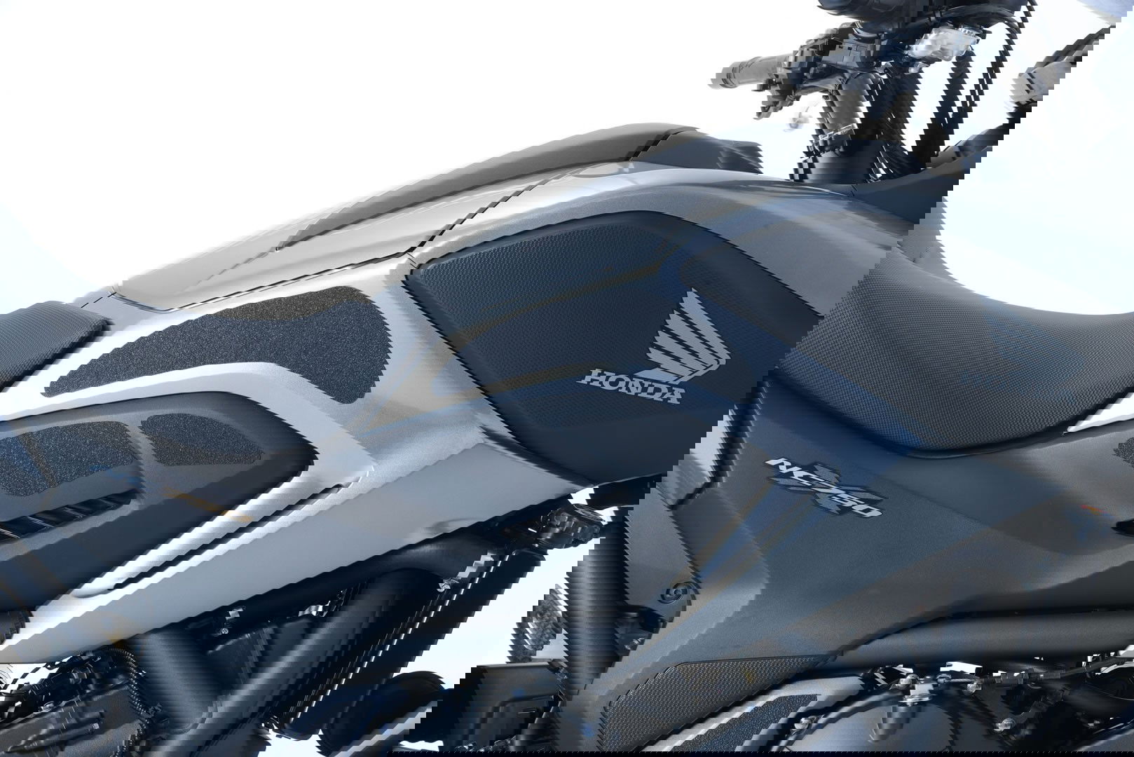 Kit 6pz.adesivi anti-scivolo serbatoio HONDA NC700/X/NC750/X '12-'15-