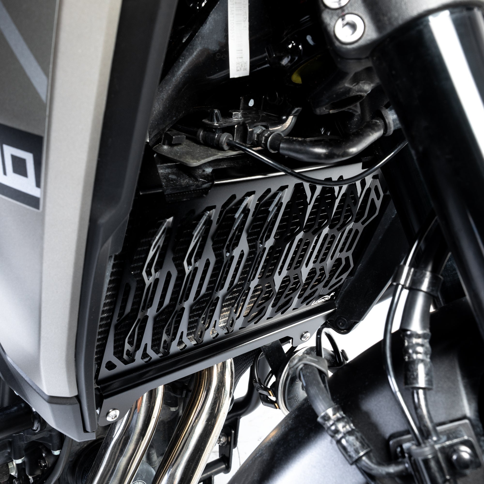 Protezione radiatore LOBOO per Honda NX500 – dettaglio 5