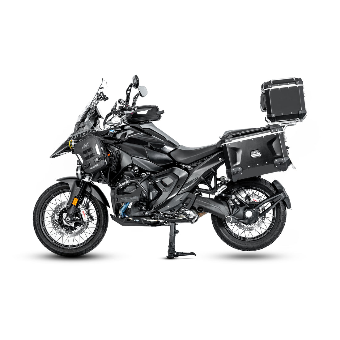 BMW R 1300 GS con paracoppa nero sotto il motore, vista laterale