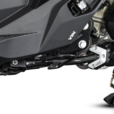 Dettaglio della piastra cavalletto LOBOO CJC092 montata sotto la BMW C 400