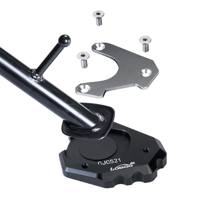 Esploso del montaggio della piastra CJC521: base, staffa e tre viti M5×12 sul piede originale