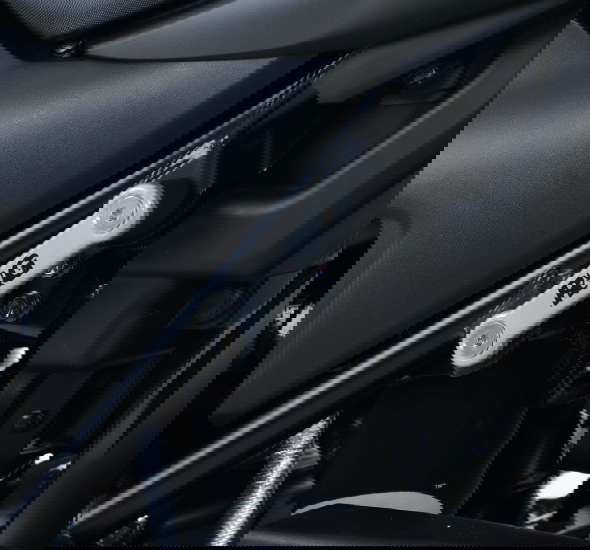 Placchette copri fori poggiapiedi posteriori (lato SX), Suzuki SV650 '16- / SV650X '18-