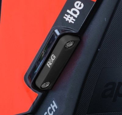 Placchette copri fori poggiapiedi posteriori (paio), Aprilia V4 Tuono 1100 '11- / RSV4 '09- / RSV4 1100 Factory '19-