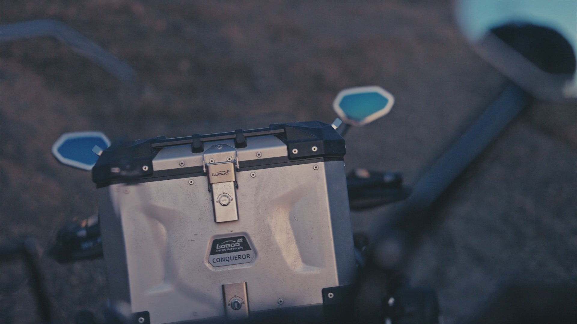 Video laden: Endurrad: Motorrad-Adventure-Tech-Ausrüstung und smartes Zubehör