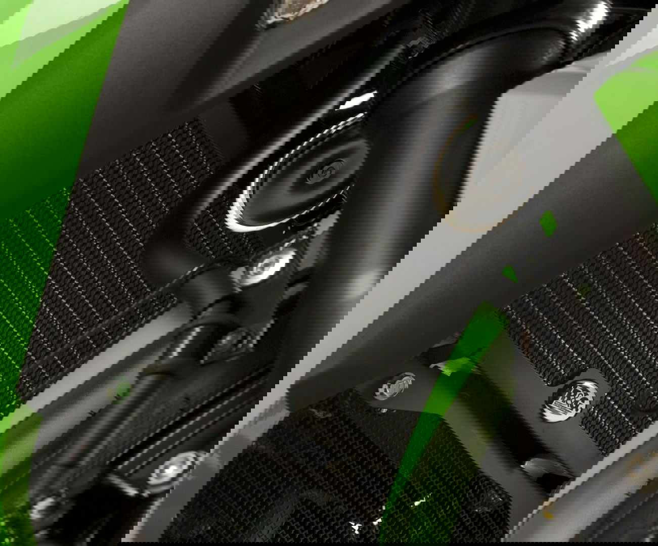 Retina protezione radiatore - Kawasaki Ninja 300 / 250 '08-'17 / Z250 '13-'18 / Z300 (colore titanio)