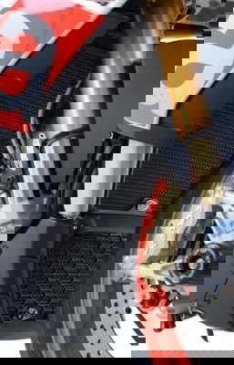 Retina protezione radiatore olio, Aprilia V4 Tuono 1100 '15- / RSV4RR '15- / RSV4RF / RSV4 1100 Factory '19-