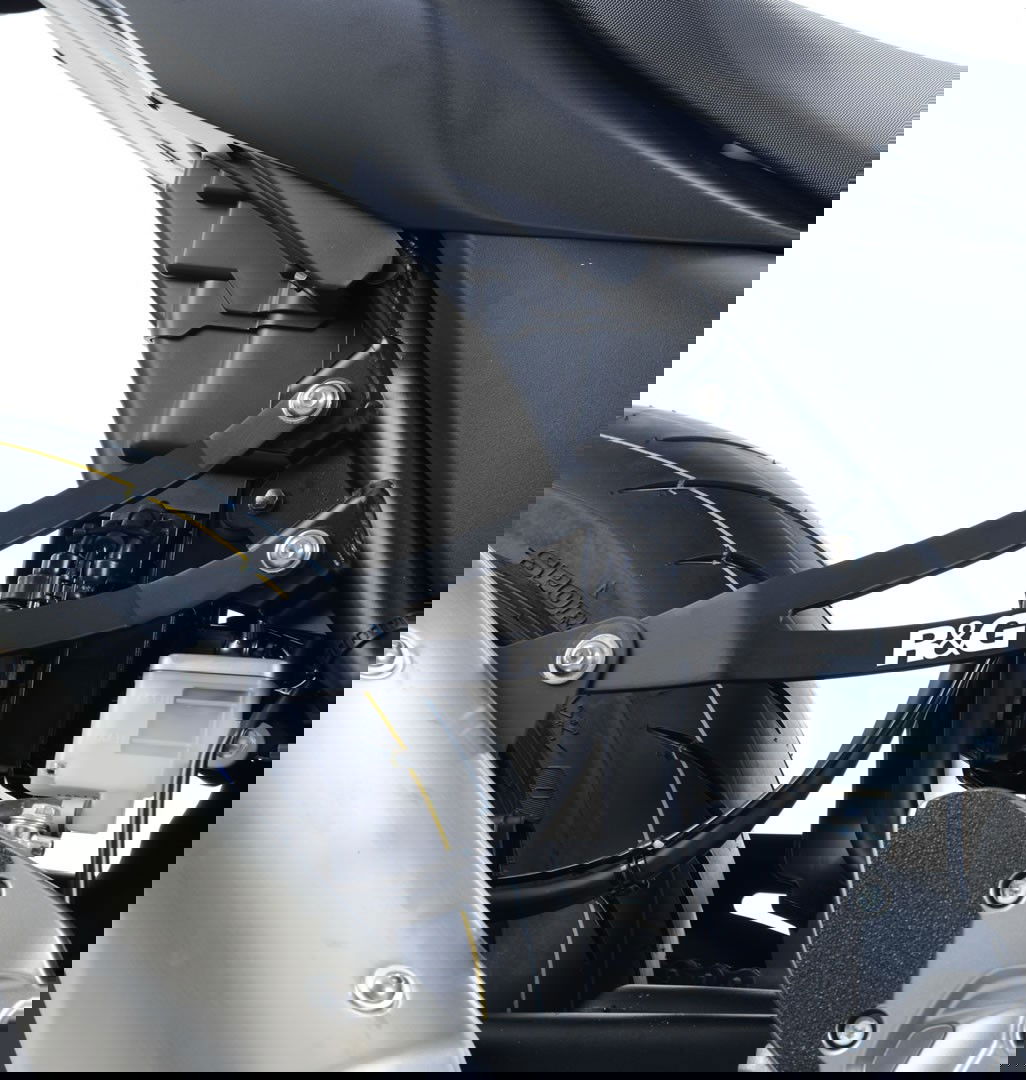 Staffa supporto scarico + piastra fori pedane posteriori, Suzuki SV650 '16- / SV650X '18-