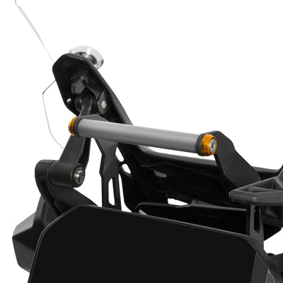 Dettaglio del fissaggio del supporto navigatore accanto al display TFT