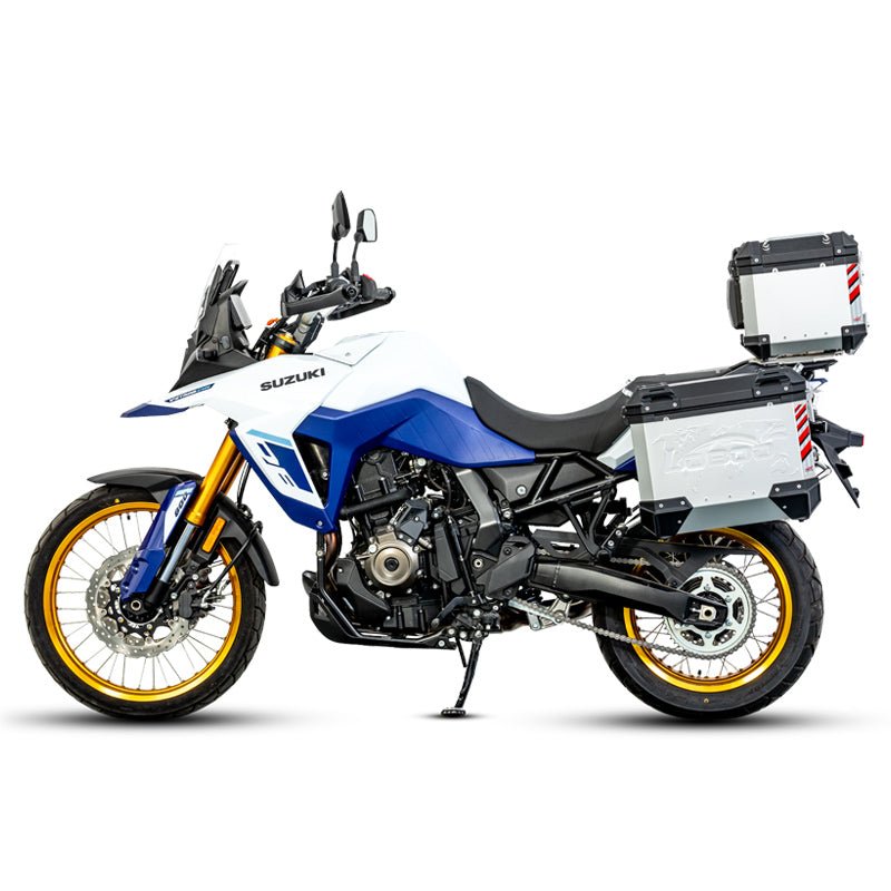 Suzuki V-Strom 800DE di lato con valigie e bauletto LOBOO PIKE TRACKER argento sui telai JP421B