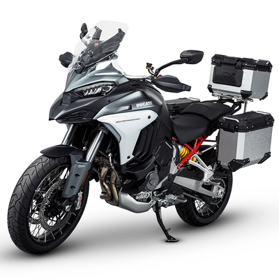 Ducati Multistrada V4 S con valigie laterali e bauletto LOBOO PIKE TRACKER argento sui telai JP571B