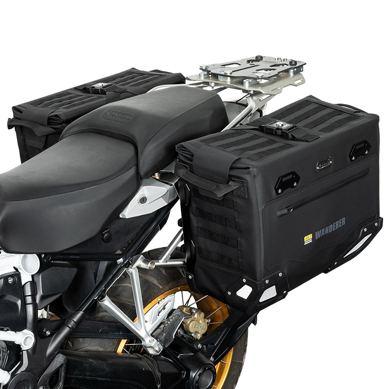 Valigie laterali LOBOO Wanderer montate su BMW R 1250 GS, vista posteriore ravvicinata